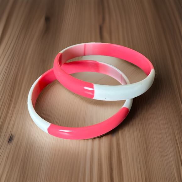 Lovely Vintage Plastic Bangle Bracelets. Measures 7 3/4” - Picture 1 of 2